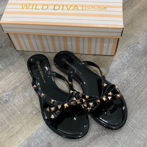NEW Wild Diva Lounge Studded Sandals - Size 5